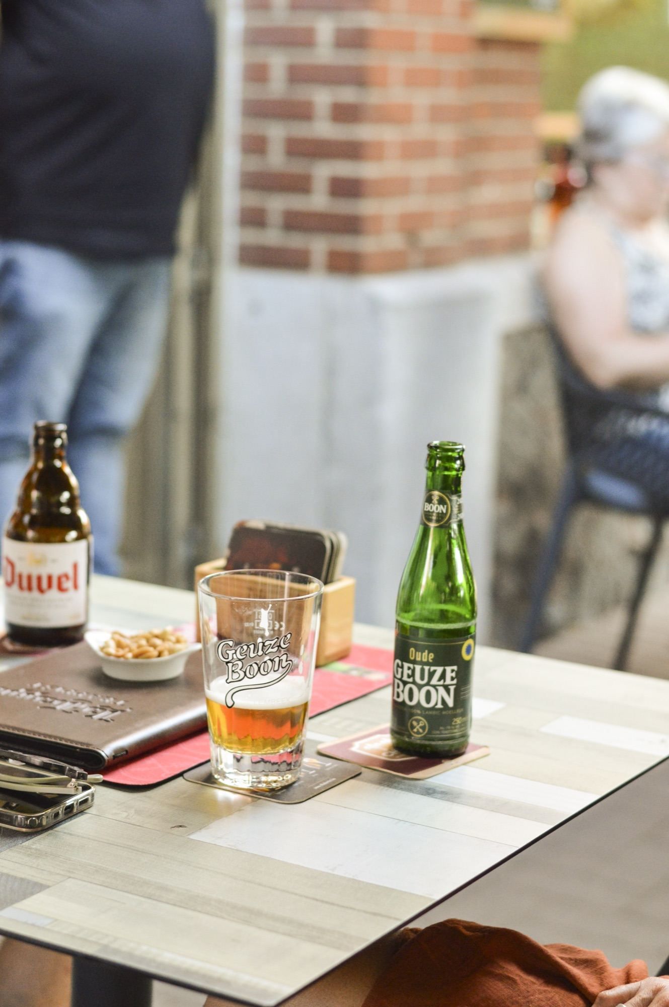 Duvel en Oude Geuze Boon op een terrastafel